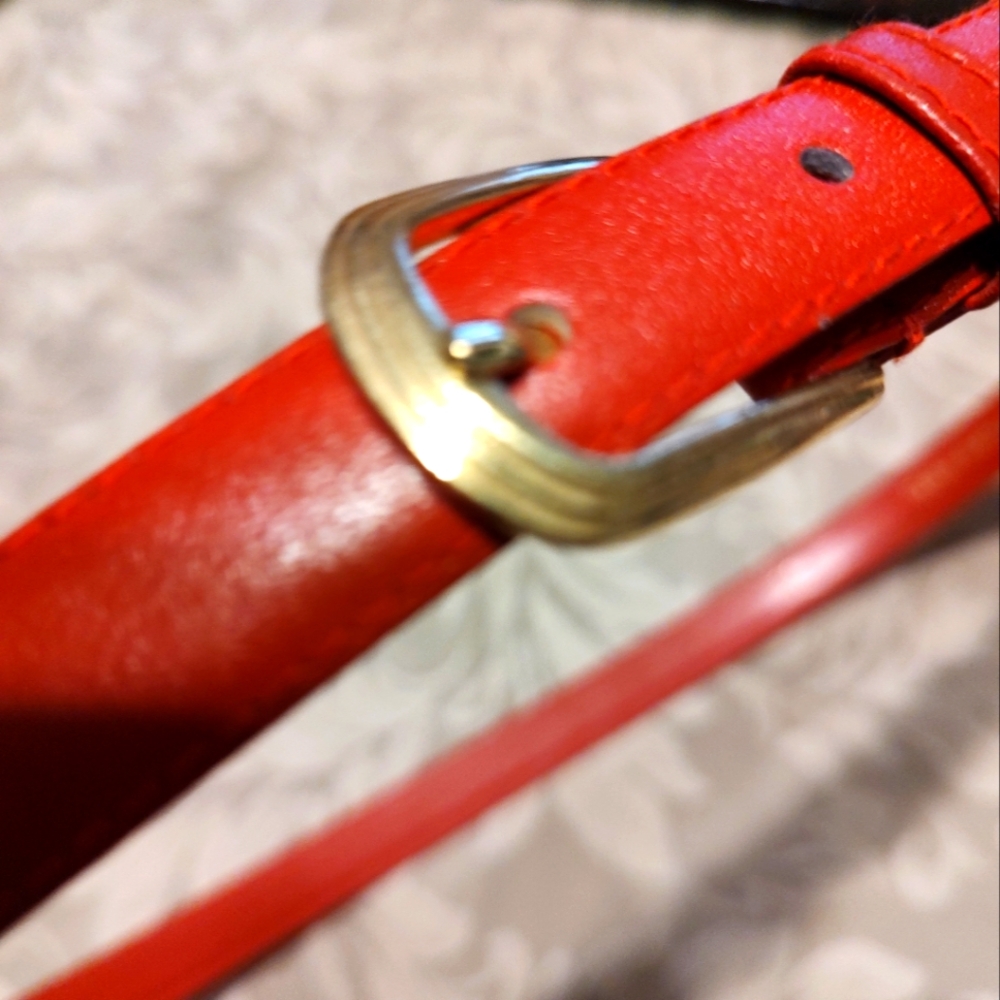 🍒 Lovely Vintage 70's Cherry Red Genuine Bonded Leather & Gold Belt - M/L - Picture 9 of 16